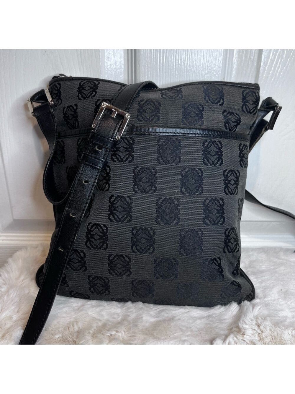 LOEWE ANAGRAM CROSSBODY BLACK/GREY BAG - Picture 4 of 15